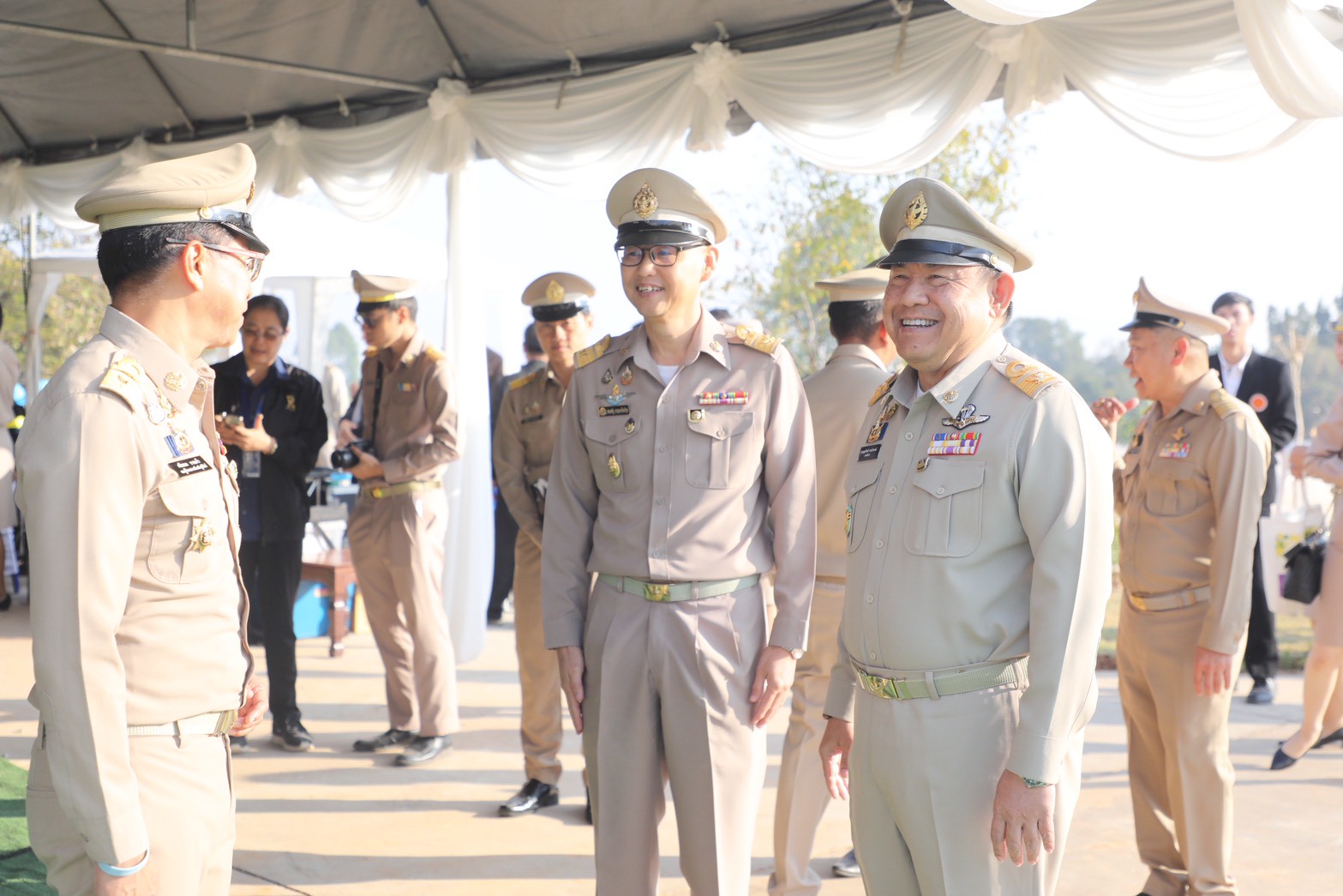 title - ส.ป.ก. เข้าร่วมพิธีเปิดสำนักงานฯ พร้อมมอบเอกสารสิทธิ์ การใช้ประโยชน์ที่ดิน (ส.ป.ก.) และประชุมการติดตามการดำเนินงานตามแผนปฏิบัติการพัฒนาพื้นที่สถานีวิจัยการเกษตรและพัฒนาโครงการหลวงโนนดินแดง ณ จังหวัดบุรีรัมย์